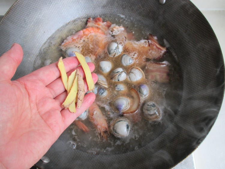 腊味海鲜汤步骤7
