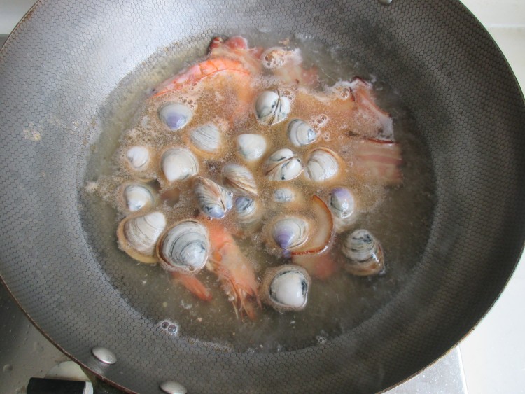 腊味海鲜汤步骤6