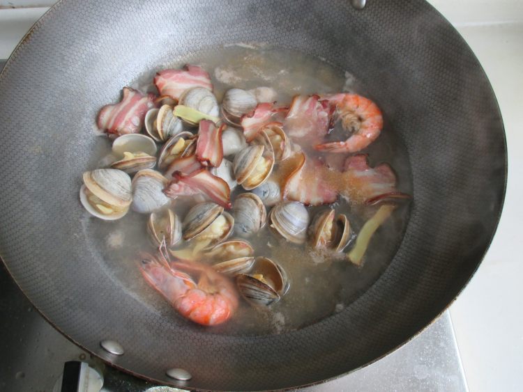 腊味海鲜汤步骤8