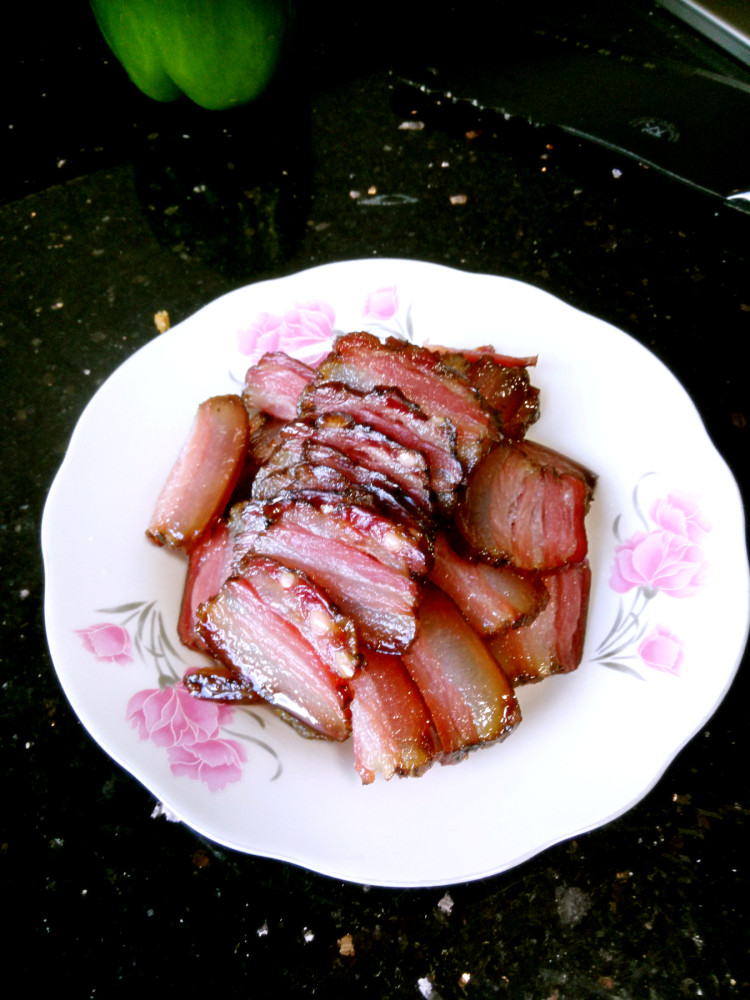 腊肉炒青椒步骤2