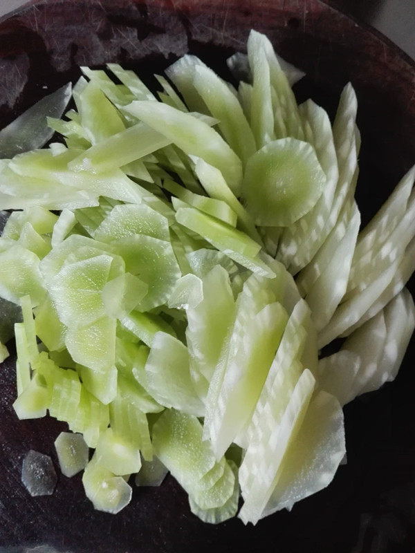 腊肉炒莴笋步骤1
