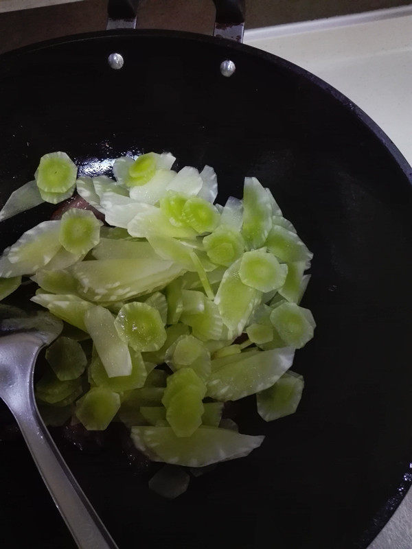 腊肉炒莴笋步骤4