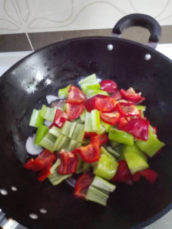 腊肉炒红椒步骤7