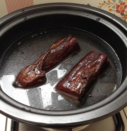 塔吉锅腊肉煲仔饭步骤2