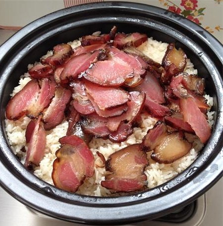 塔吉锅腊肉煲仔饭步骤9