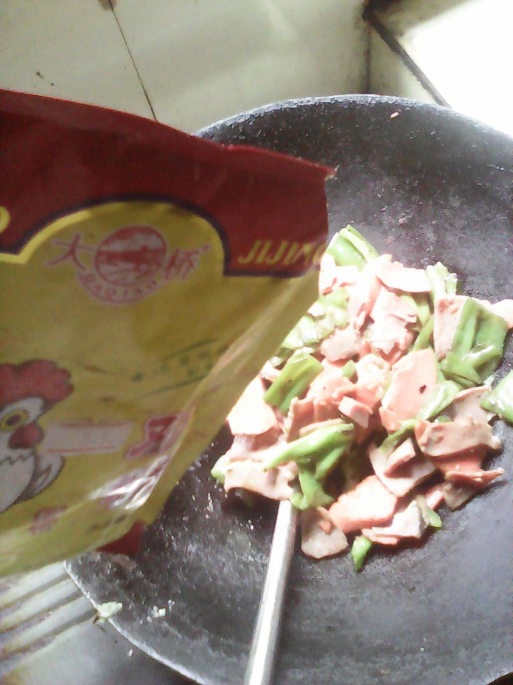 腊肉青椒火腿肠步骤5