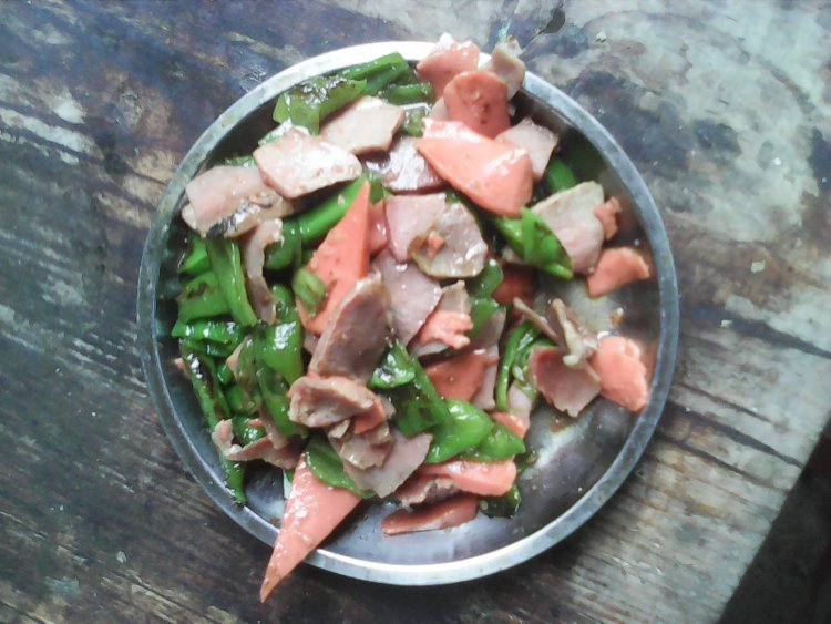 腊肉青椒火腿肠步骤7