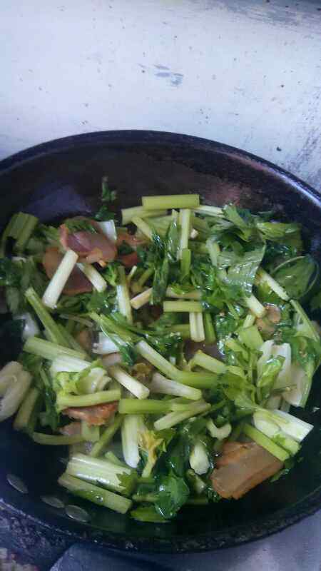 腊肉芹菜炒豆干步骤7