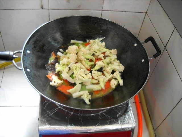 腊肉杂蔬煲步骤8