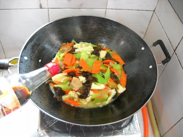 腊肉杂蔬煲步骤9