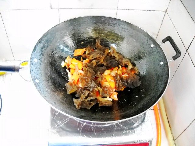 腊肉杂蔬煲步骤6