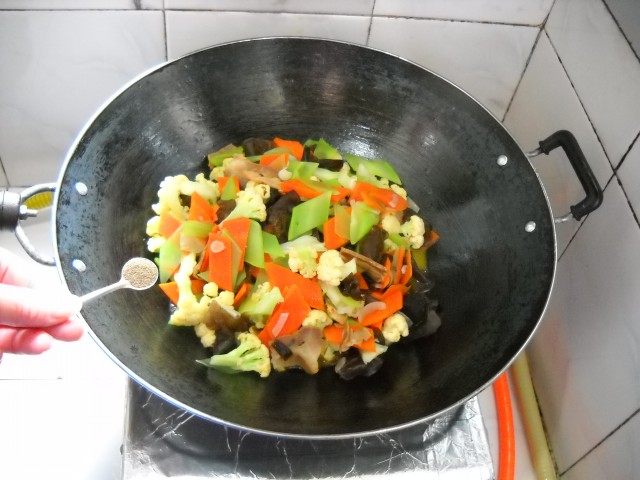 腊肉杂蔬煲步骤10