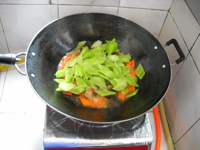 腊肉杂蔬煲步骤7