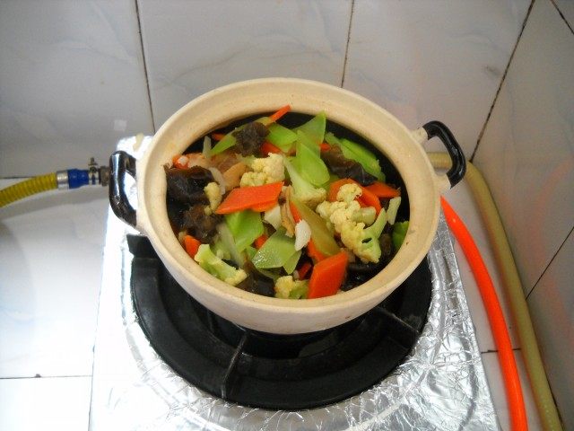 腊肉杂蔬煲步骤11