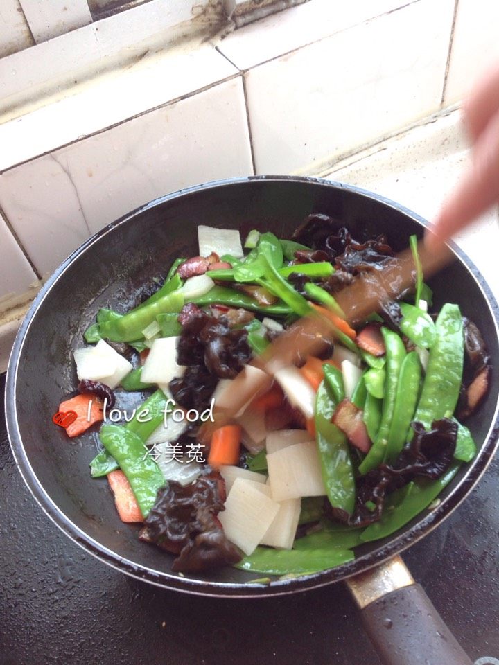 腊肉炒什锦菜步骤8