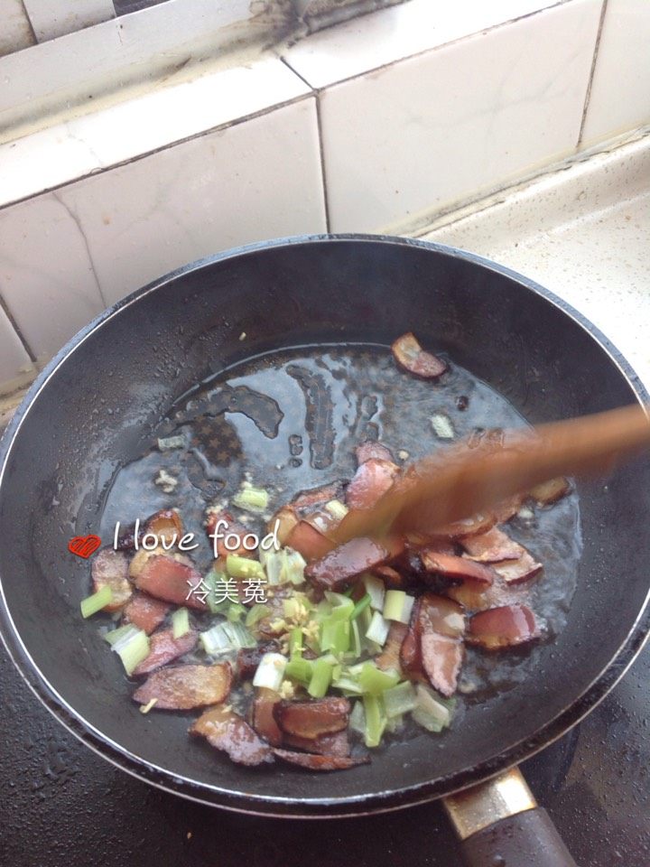 腊肉炒什锦菜步骤6