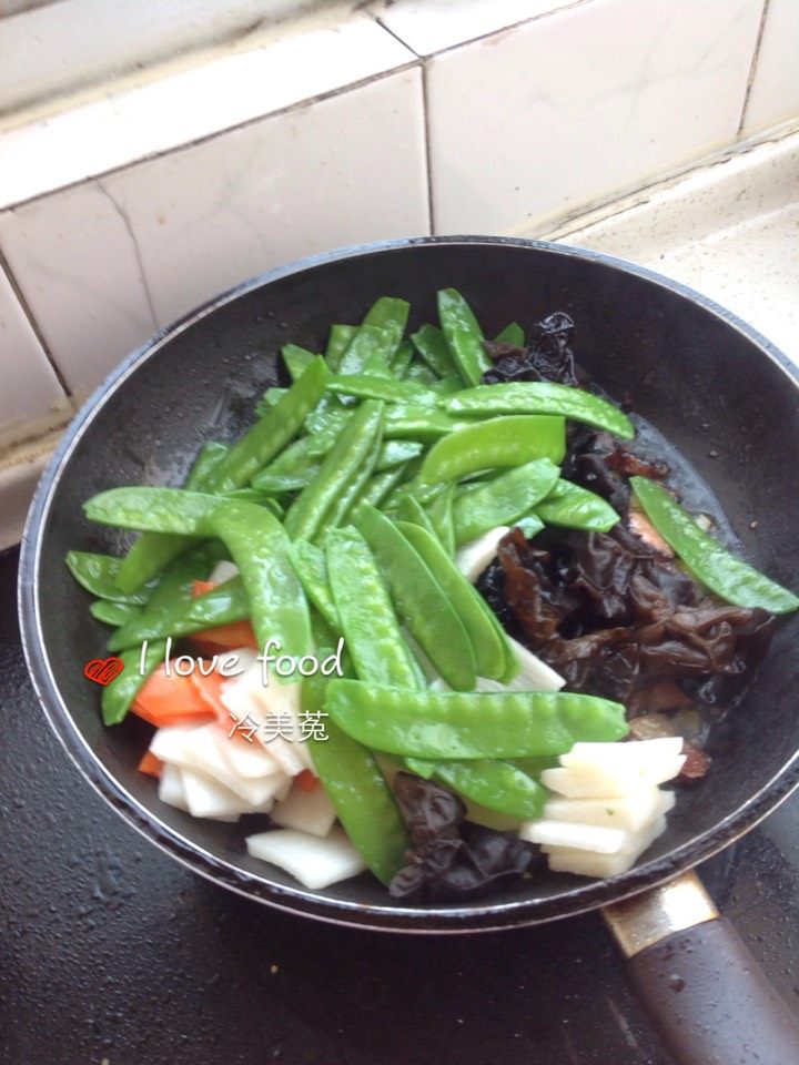 腊肉炒什锦菜步骤7