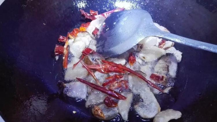 竹笋炒腊肉步骤5