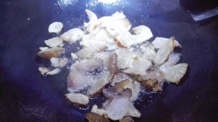 竹笋炒腊肉步骤4