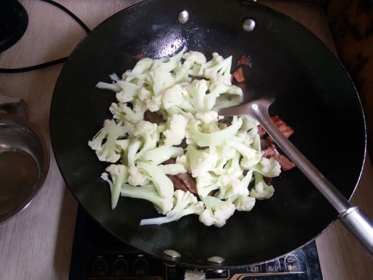 花菜炒腊肉步骤6