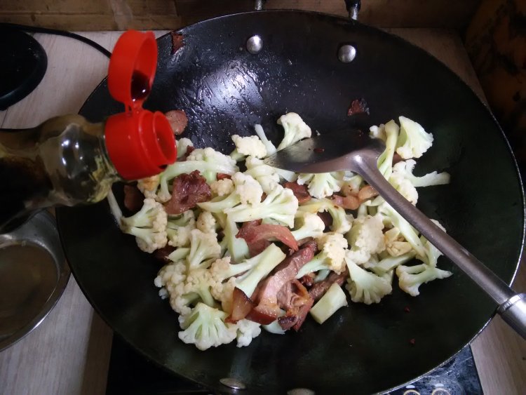 花菜炒腊肉步骤7