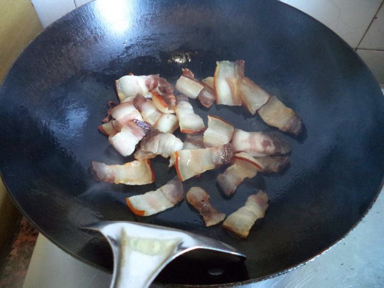 荞头炒腊肉步骤3