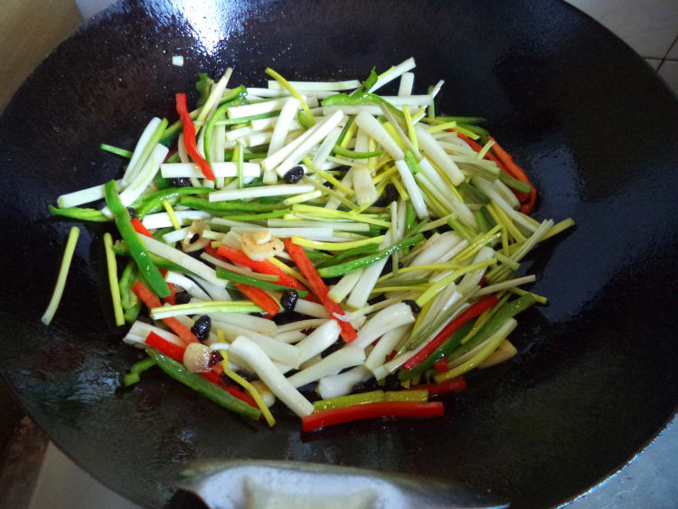 荞头炒腊肉步骤7