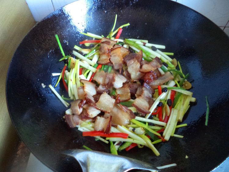 荞头炒腊肉步骤9
