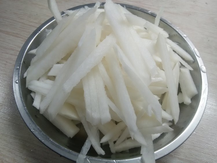 萝卜丝炒腊肉步骤2