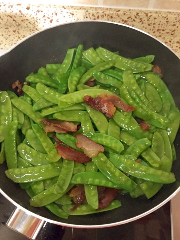 荷兰豆炒腊肉步骤6