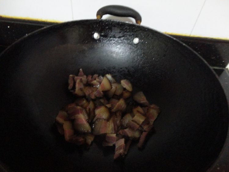 腊肉炒春笋步骤2