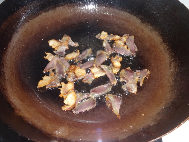 蕨菜炒腊肉步骤4