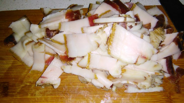 豆豉大葱炒腊肉步骤1