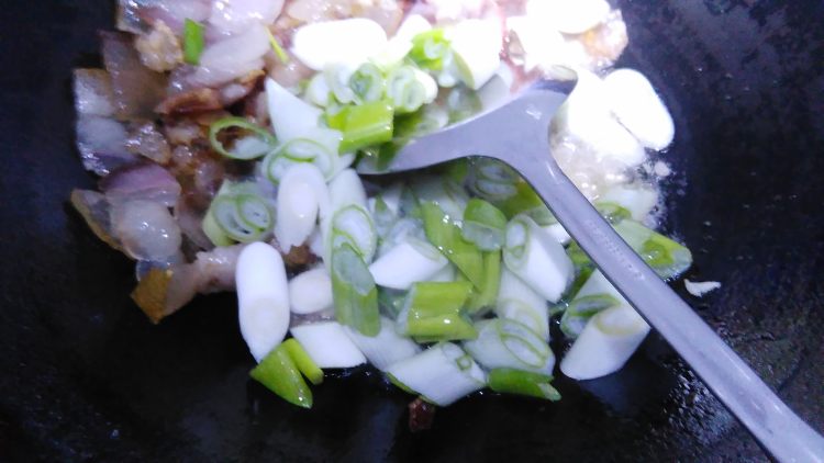 豆豉大葱炒腊肉步骤8