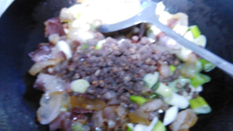 豆豉大葱炒腊肉步骤9