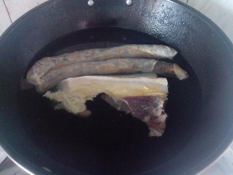 青椒蒜苔炒腊肉步骤2