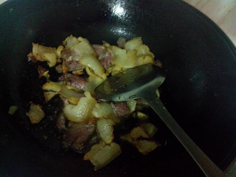 青椒蒜苔炒腊肉步骤9