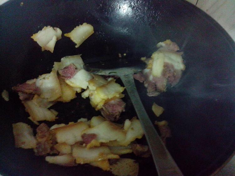 青椒蒜苔炒腊肉步骤7