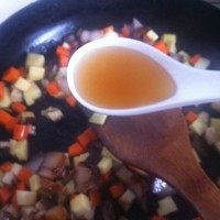 豌豆腊肉焖饭步骤10