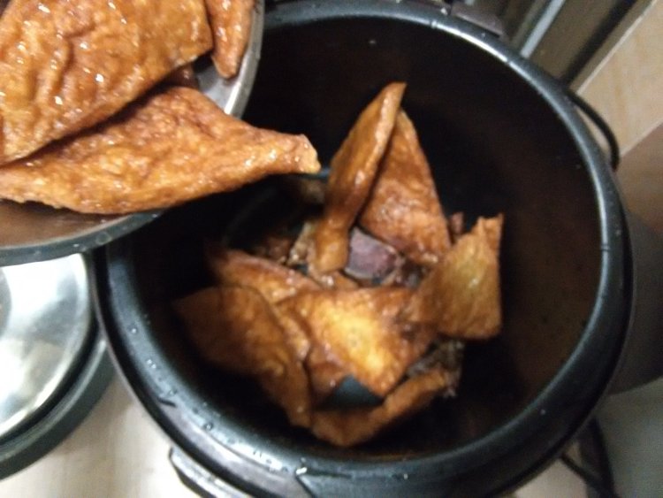 腊肉油豆腐炖粉条步骤5