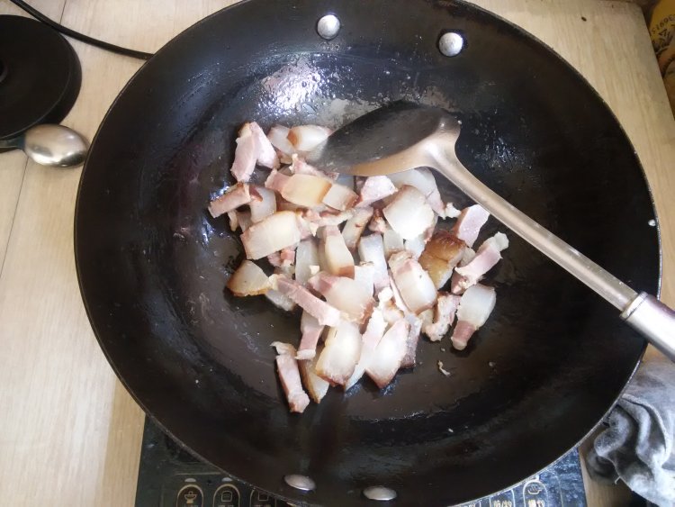 腊肉烧白萝卜步骤3