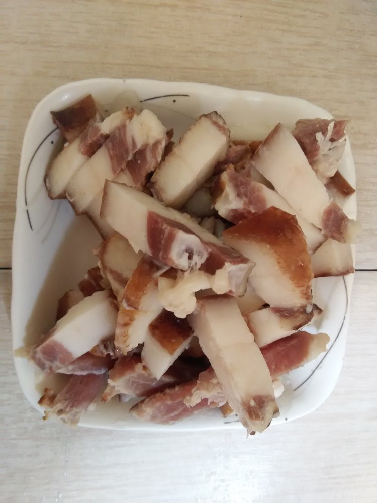 腊肉烧白萝卜步骤1