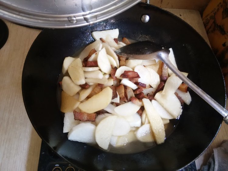 腊肉烧白萝卜步骤7