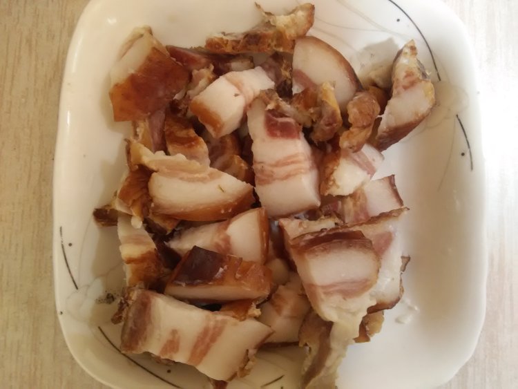 土豆炒腊肉步骤1