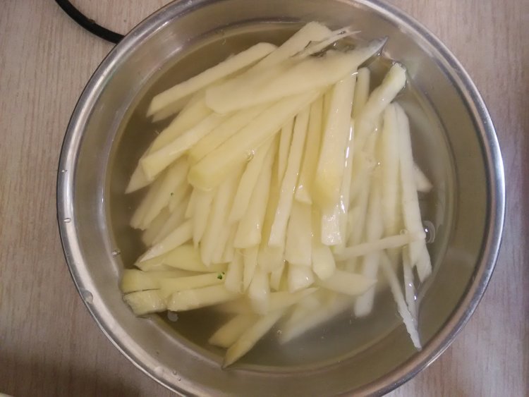 土豆炒腊肉步骤2