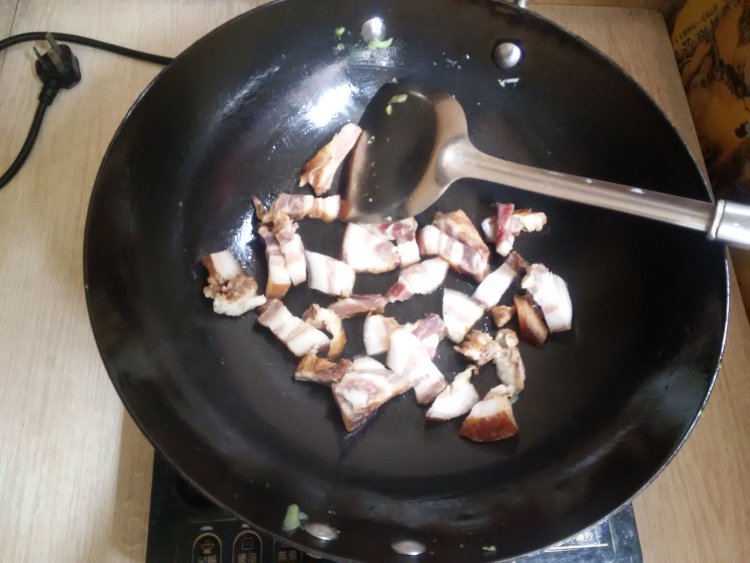 土豆炒腊肉步骤3