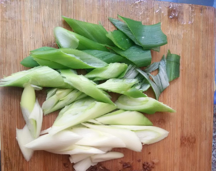 葱暴腊肉步骤1