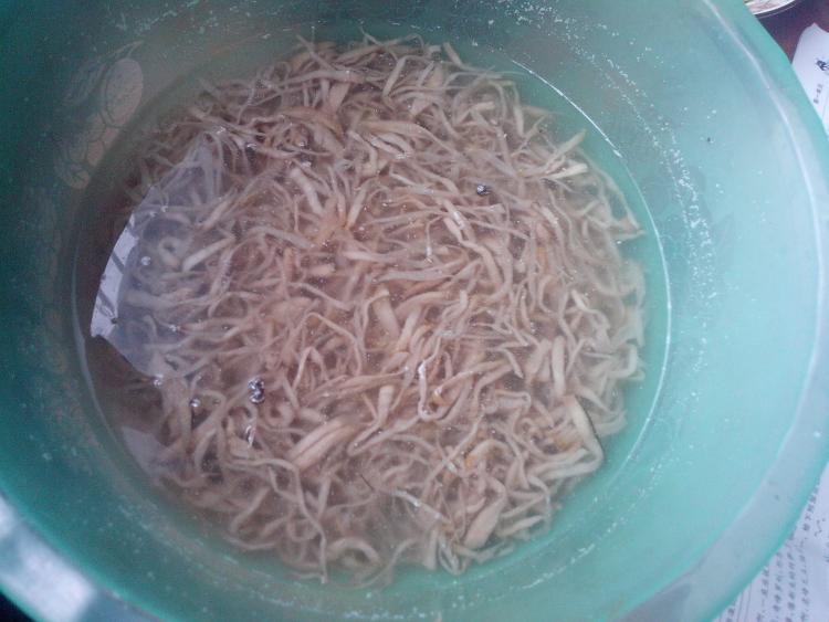 腊瘦肉炒大头菜步骤1