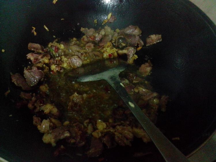 腊瘦肉炒大头菜步骤7
