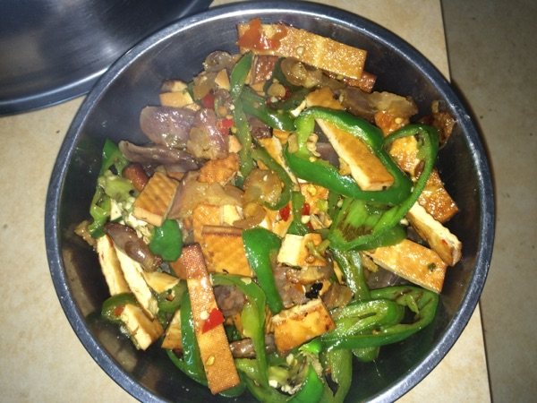 辣椒豆干炒腊肉（腊肠步骤9